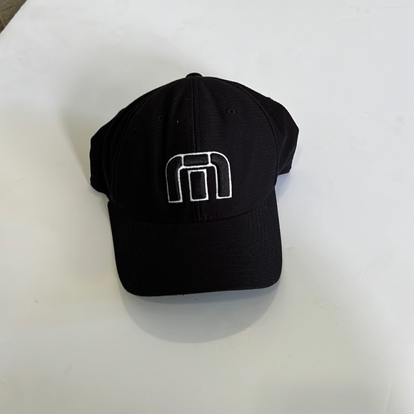 Travis Mathew flex fit s-m hat - Picture 1 of 6